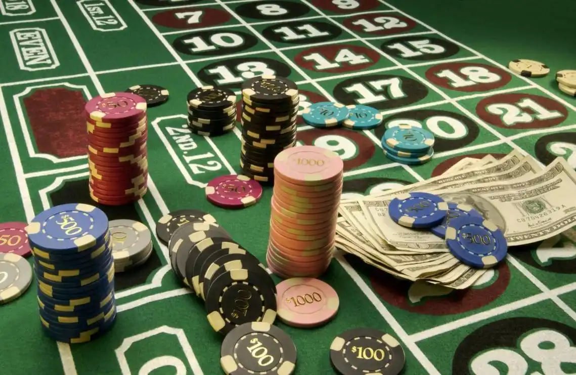 Antarmuka Aplikasi amo77 dengan fitur kasino live dan Taruhan olahraga dalam satu platform